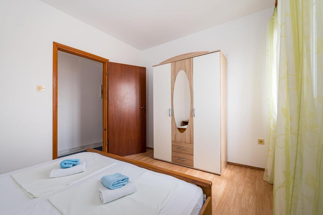 Nice Apartment Silvia Novalja Bagian luar foto