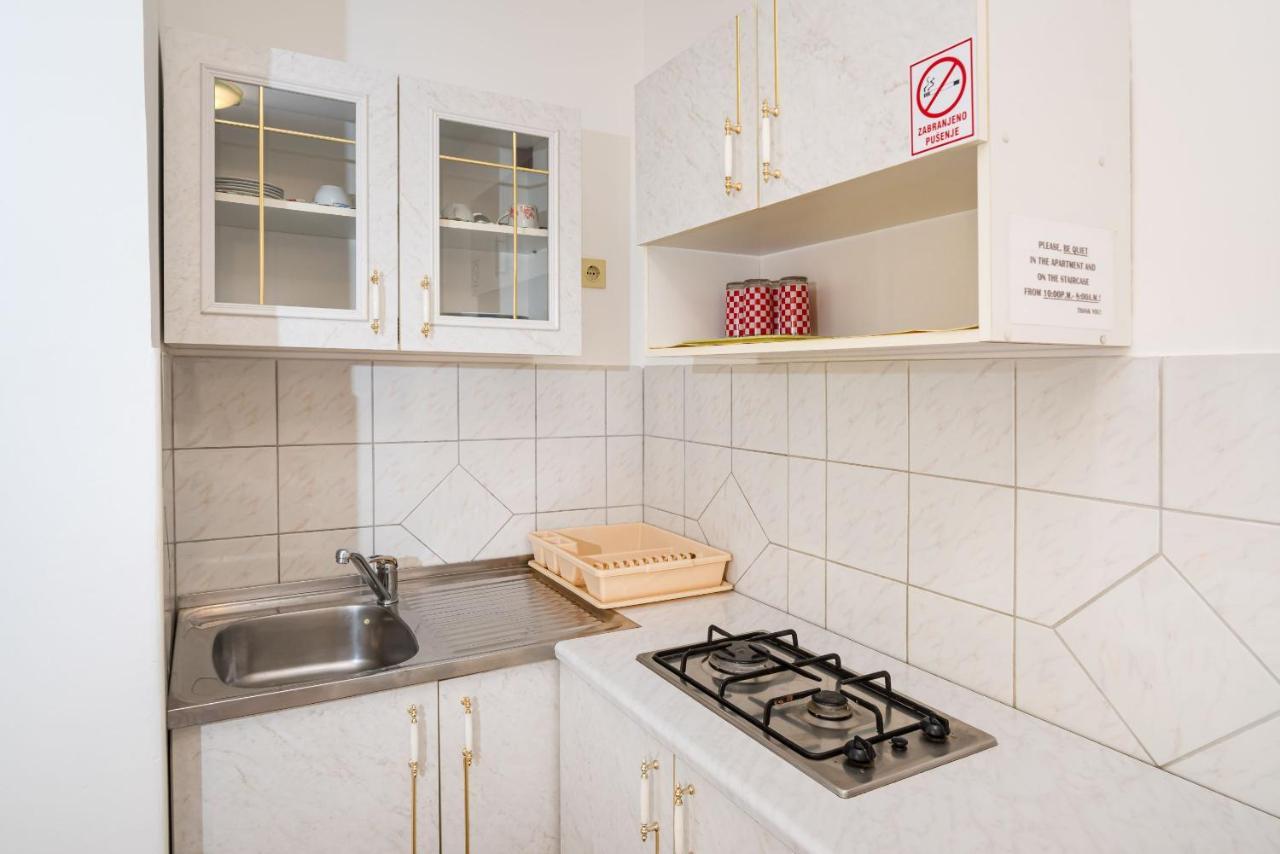 Nice Apartment Silvia Novalja Bagian luar foto