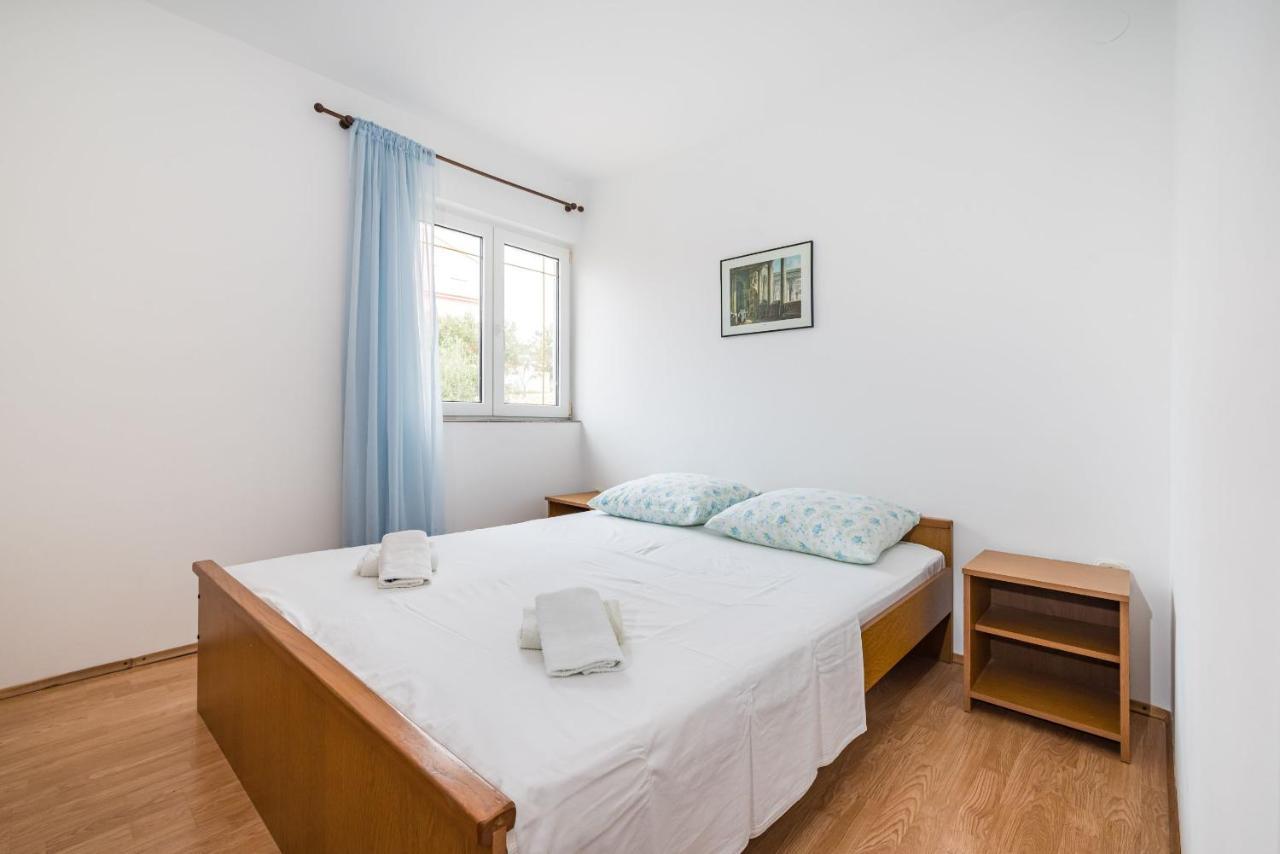 Nice Apartment Silvia Novalja Bagian luar foto