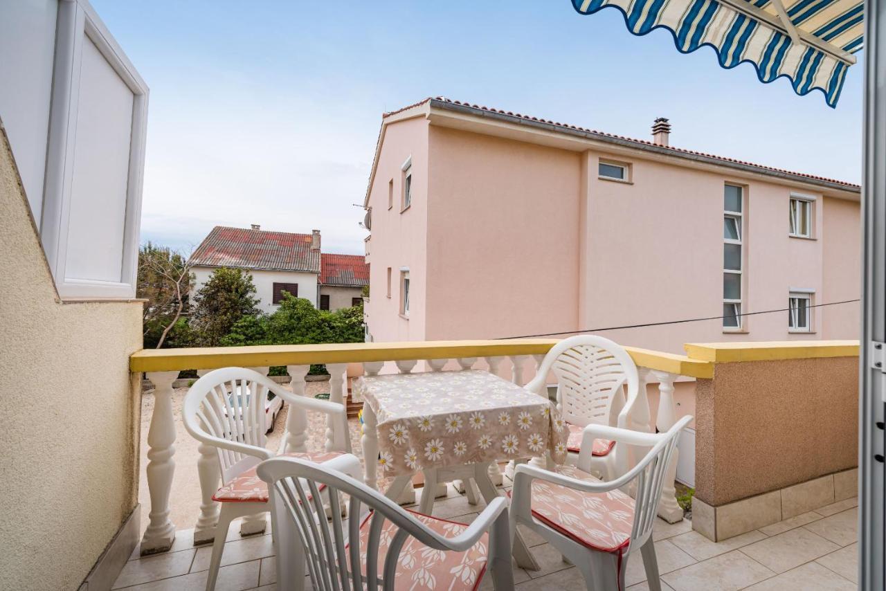 Nice Apartment Silvia Novalja Bagian luar foto