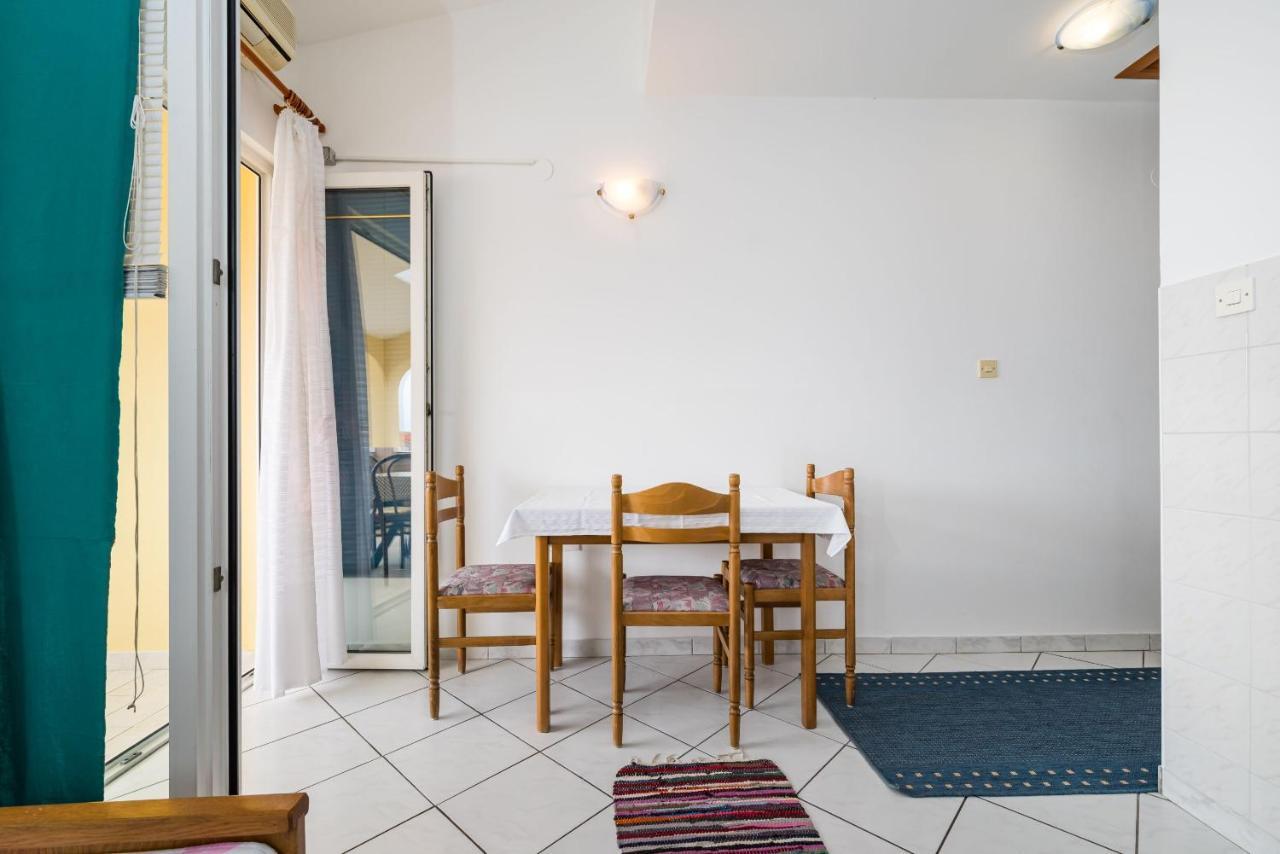 Nice Apartment Silvia Novalja Bagian luar foto