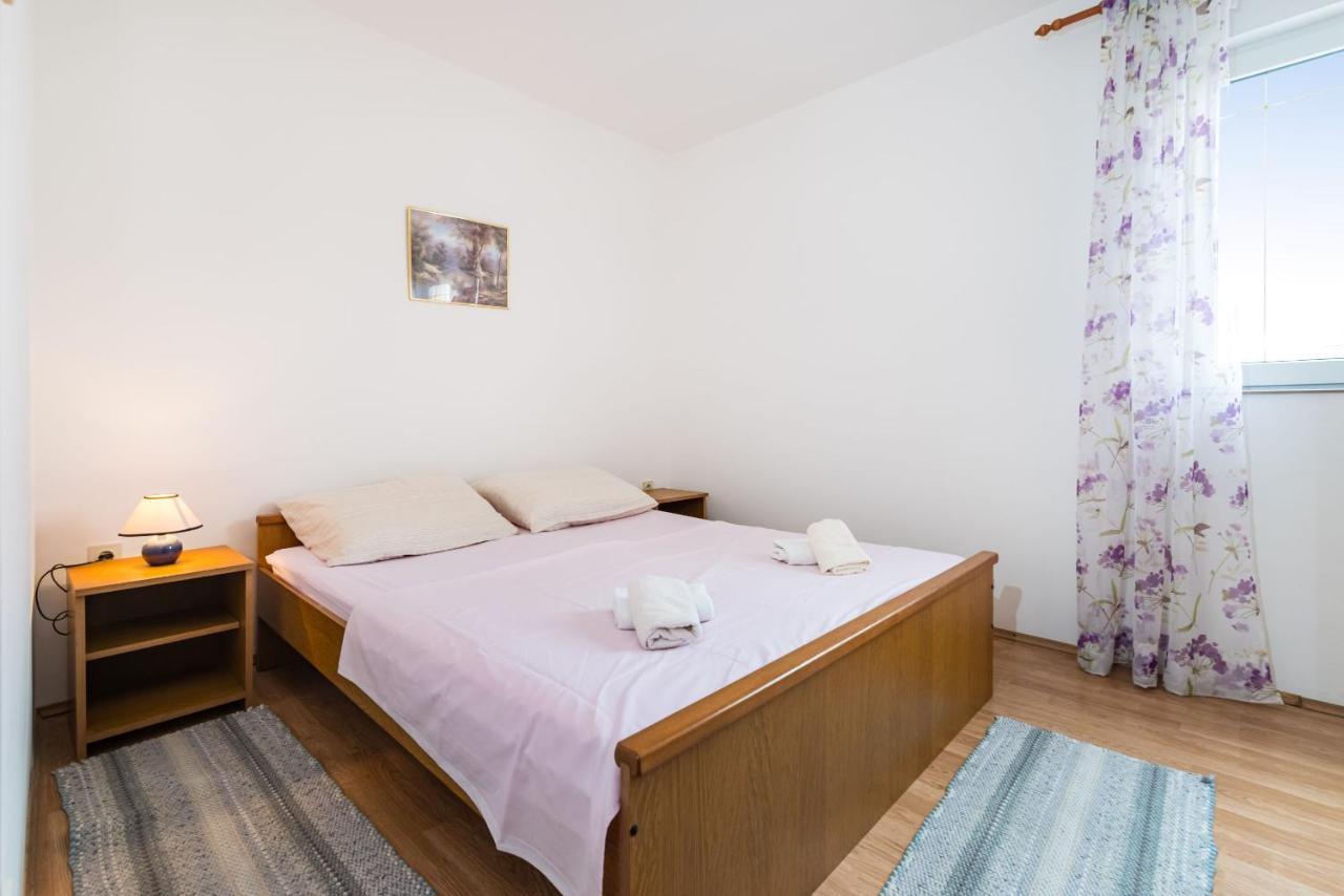 Nice Apartment Silvia Novalja Bagian luar foto