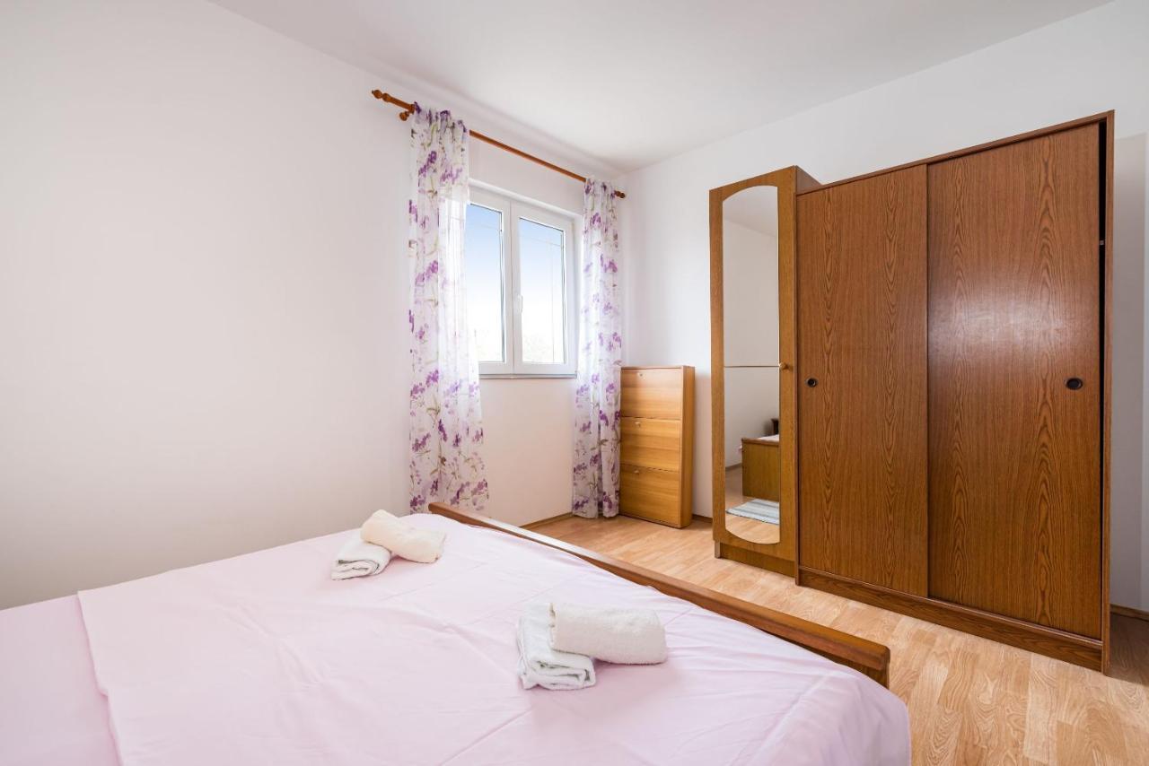 Nice Apartment Silvia Novalja Bagian luar foto