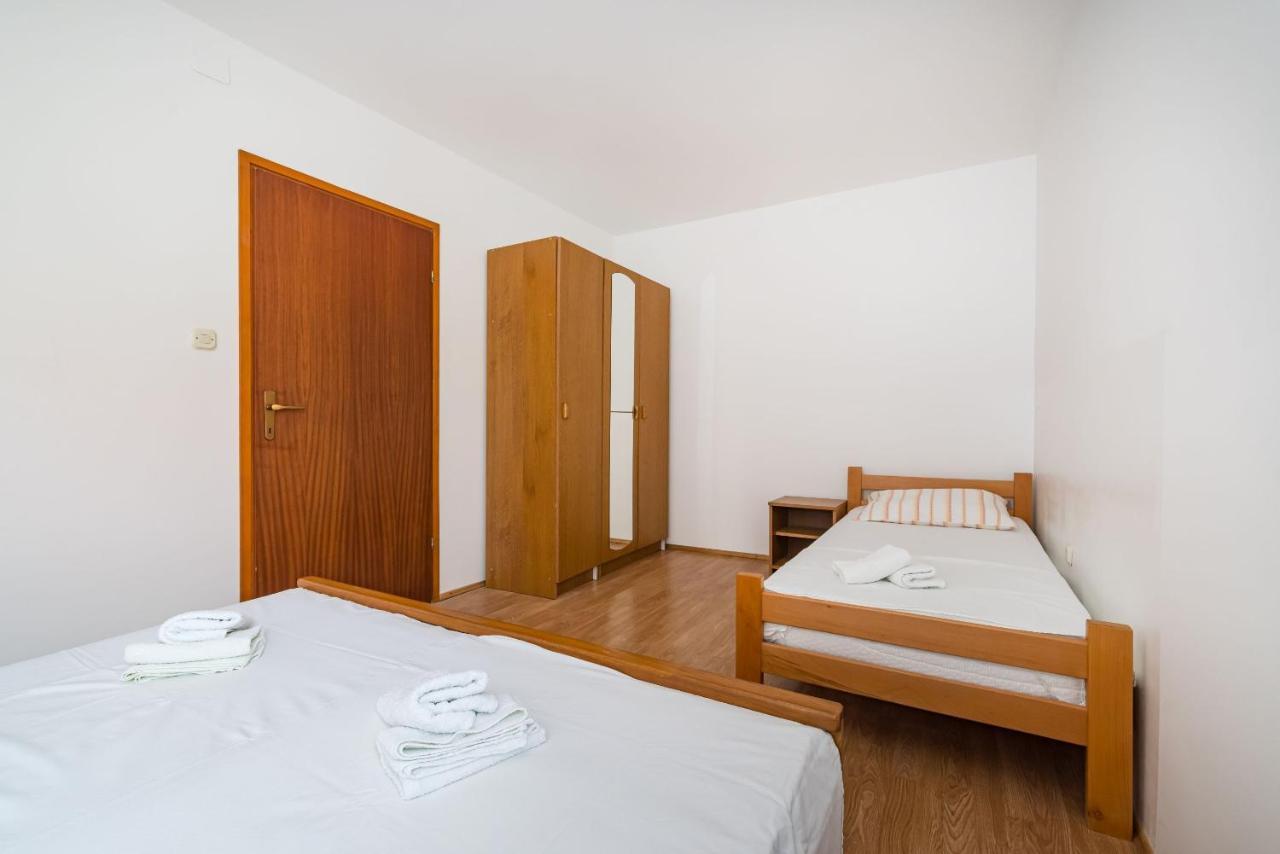 Nice Apartment Silvia Novalja Bagian luar foto