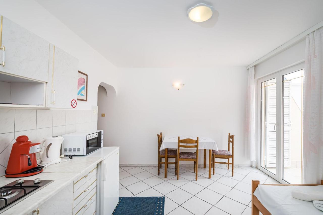 Nice Apartment Silvia Novalja Bagian luar foto