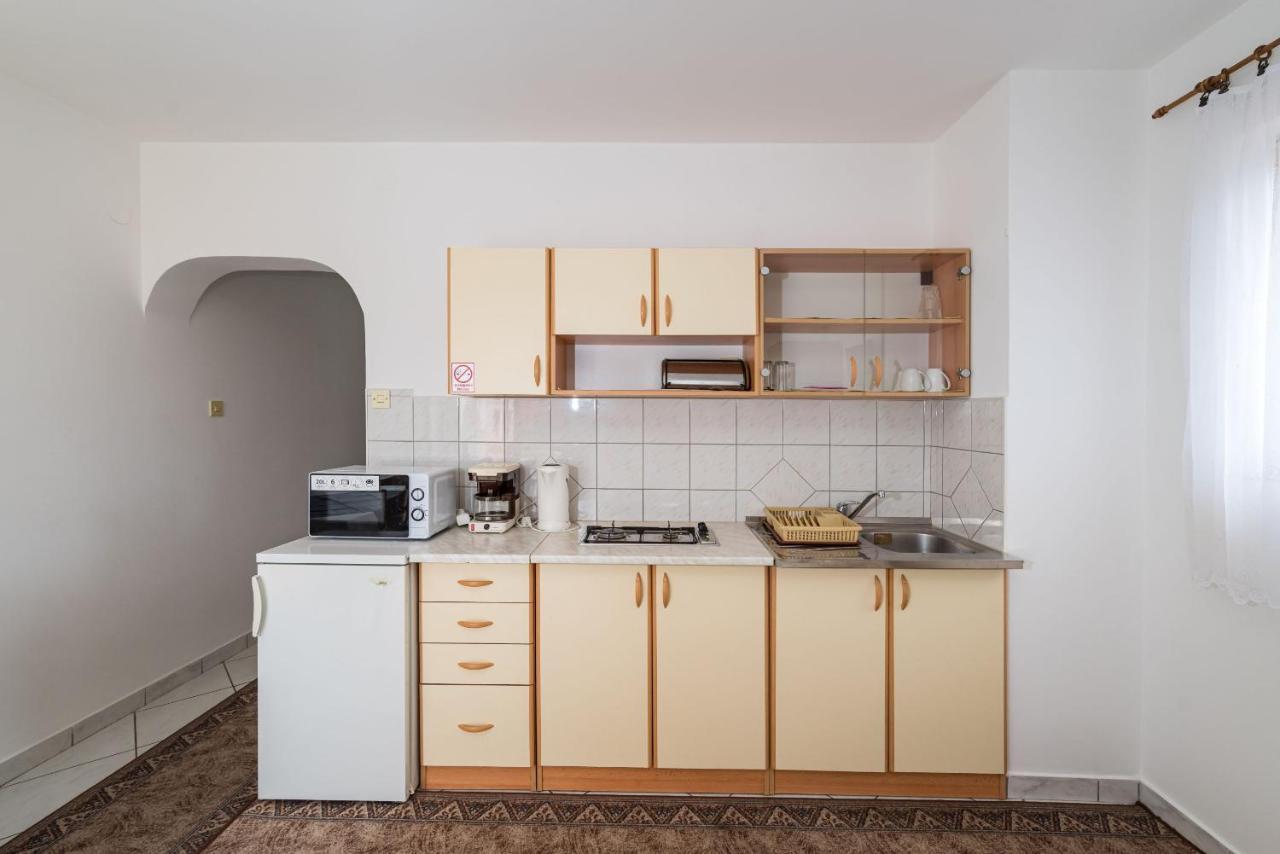 Nice Apartment Silvia Novalja Bagian luar foto