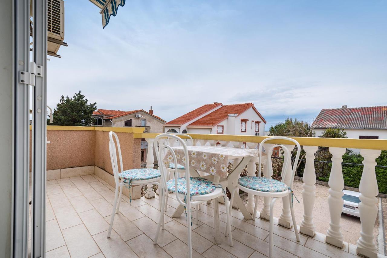 Nice Apartment Silvia Novalja Bagian luar foto