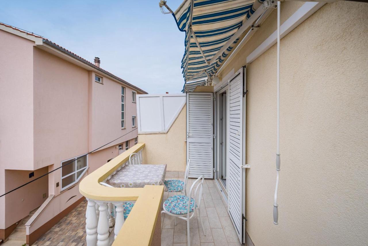 Nice Apartment Silvia Novalja Bagian luar foto