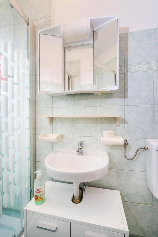 Nice Apartment Silvia Novalja Bagian luar foto