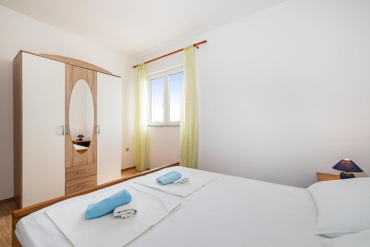 Nice Apartment Silvia Novalja Bagian luar foto