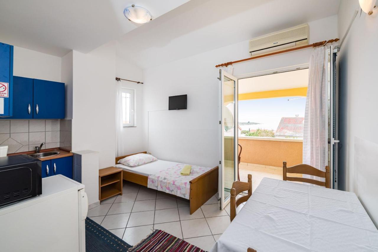 Nice Apartment Silvia Novalja Bagian luar foto