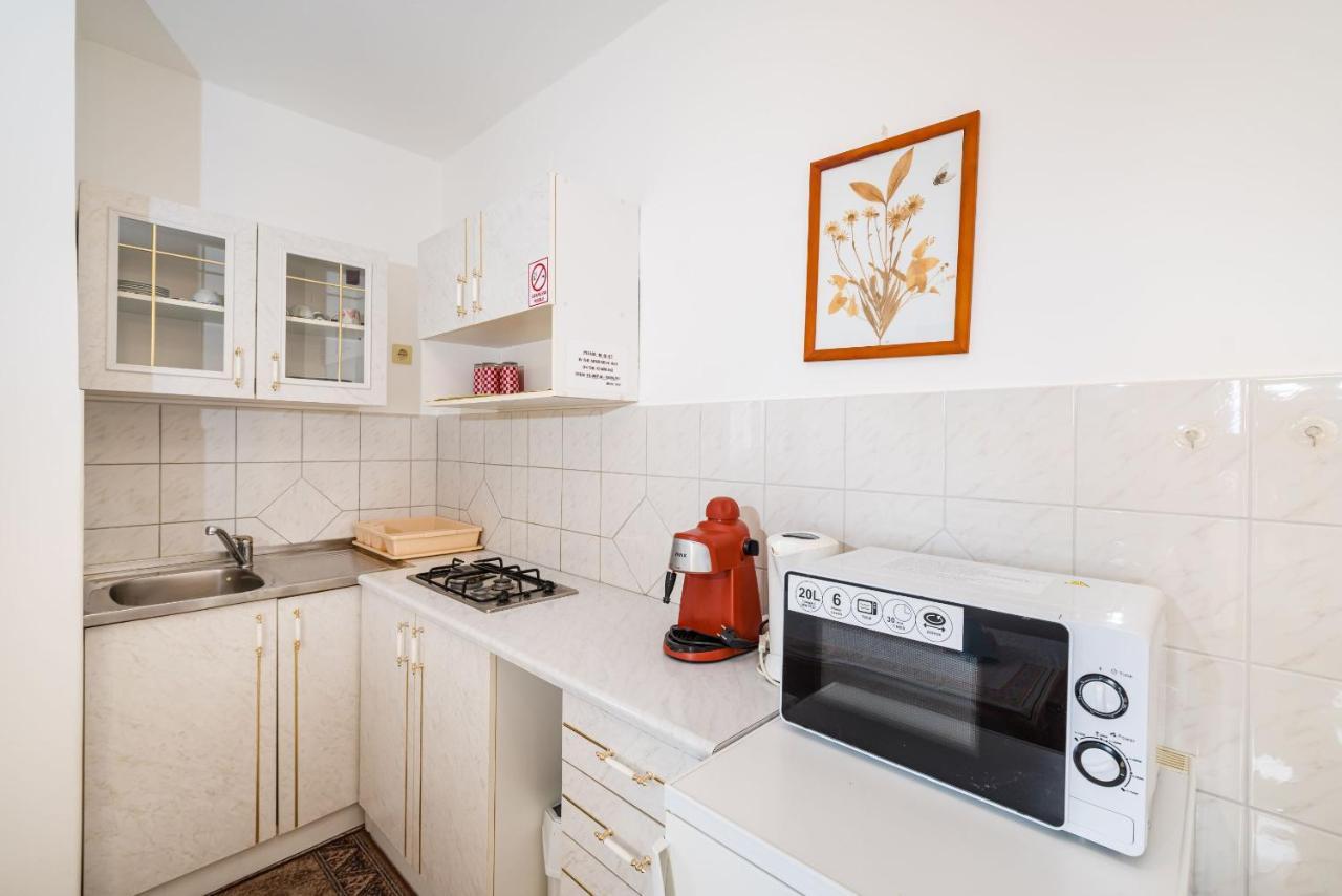 Nice Apartment Silvia Novalja Bagian luar foto