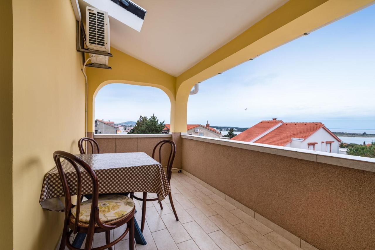 Nice Apartment Silvia Novalja Bagian luar foto